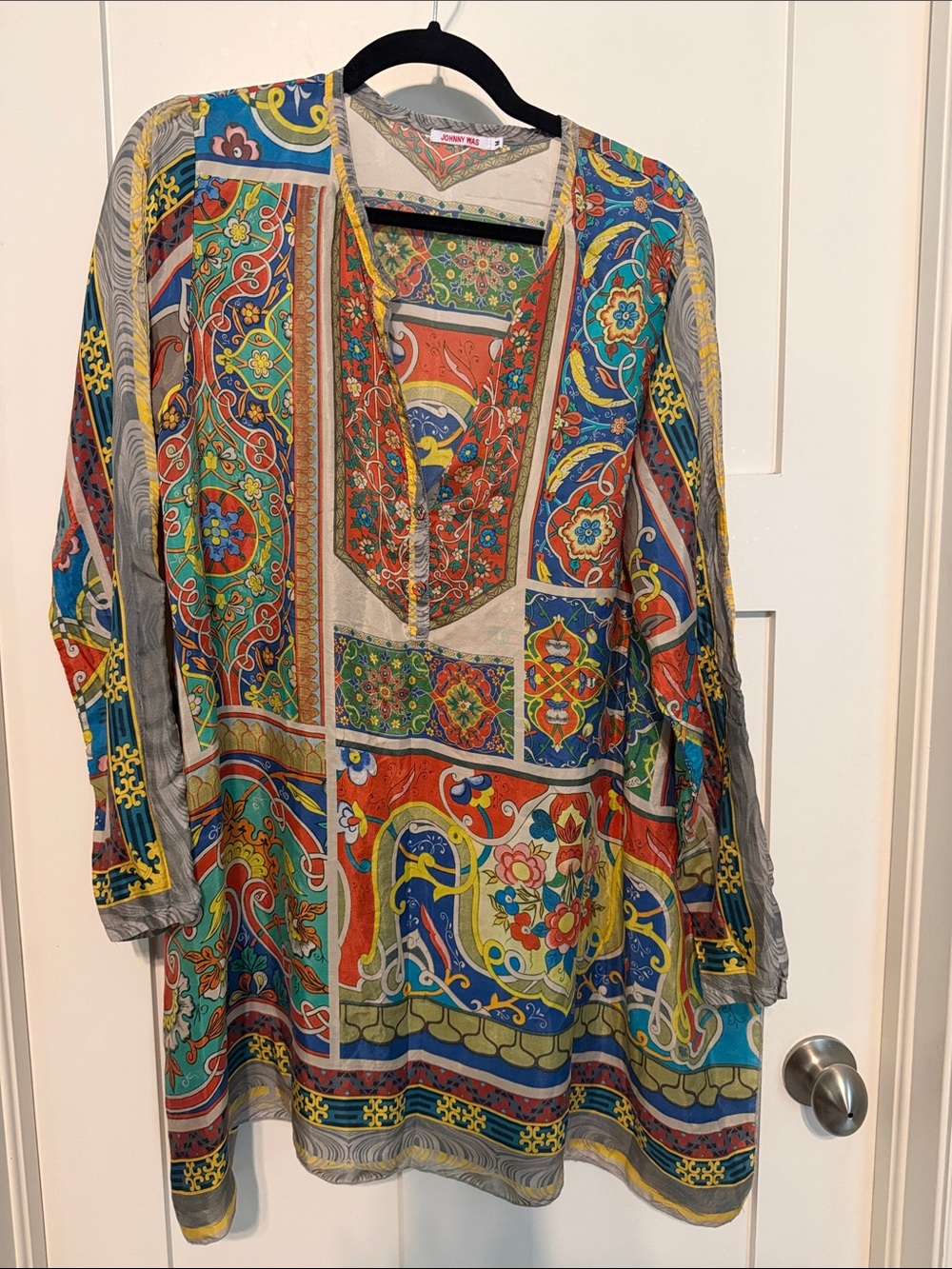 Johnny Was 100% Silk Boho Multi-Color Printed V-Neck Womenโs Tunic Size M